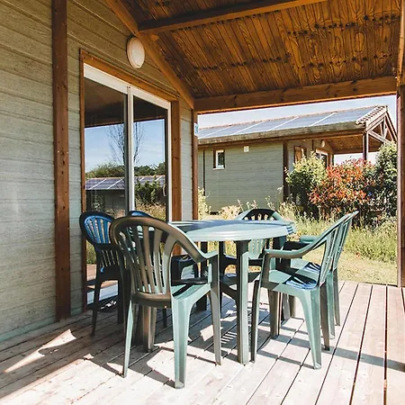 Holiday home Spacious For 6 In