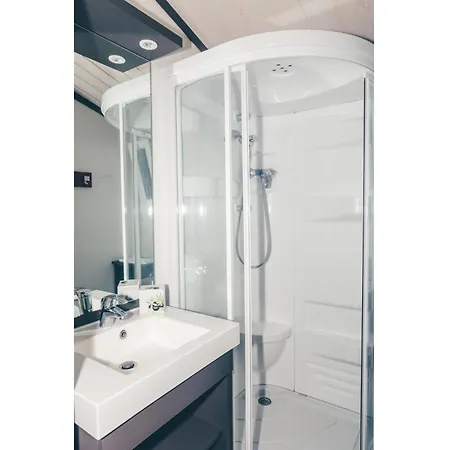 Spacious For 6 In Holiday home *